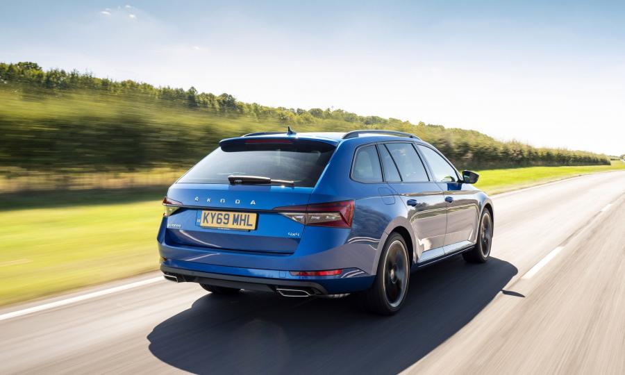  Skoda Superb Combi 4x4 SportLine 2019 года  (UK) (фото 9 из 34)